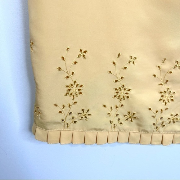 Vintage pleated embroidered mustard yellow short sleeve blouse - Picture 7 of 8
